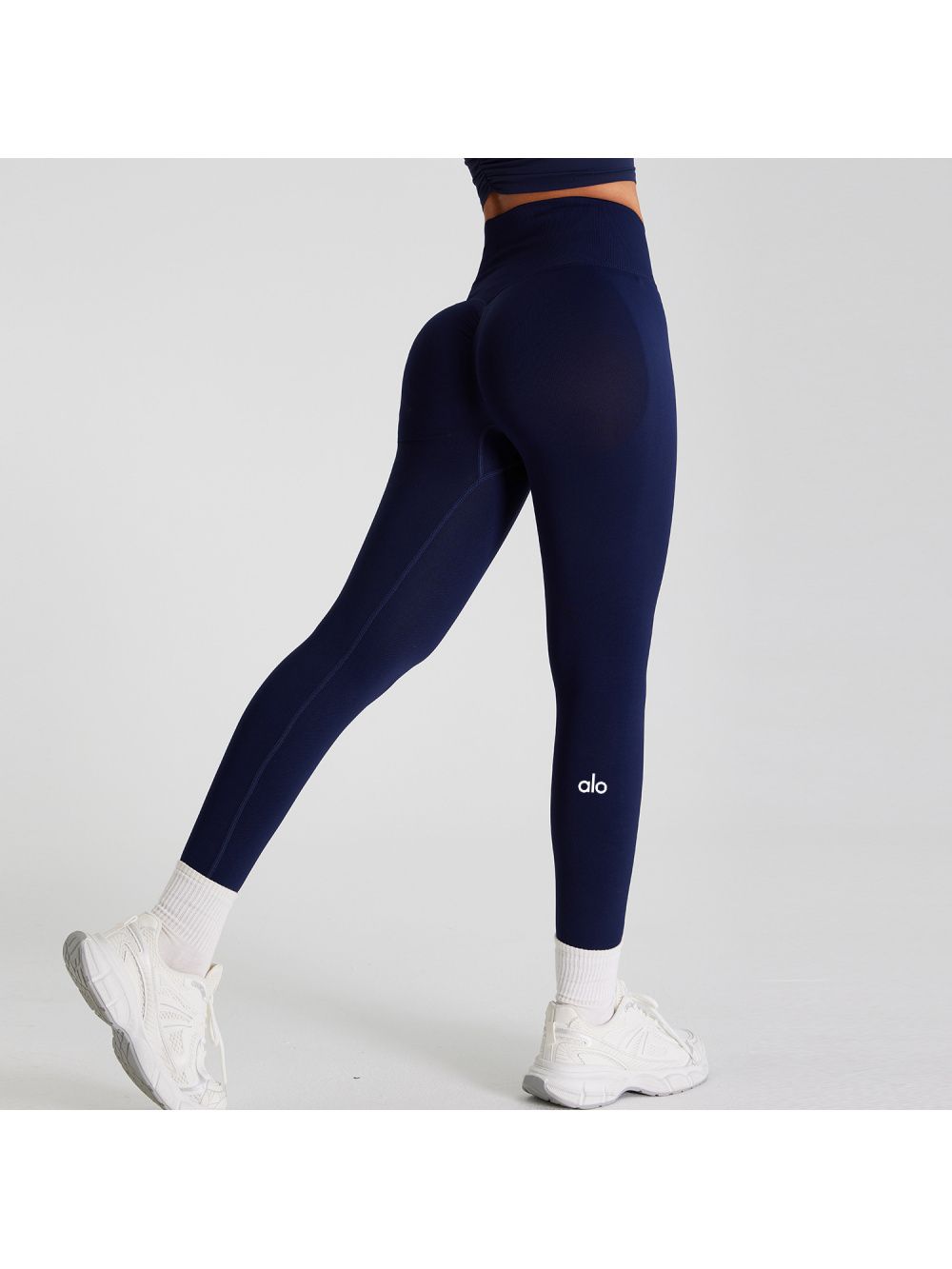 Soruvchi dick xususiy video Rus pornosi: Ular jingalak qizil sochni sikishdi.