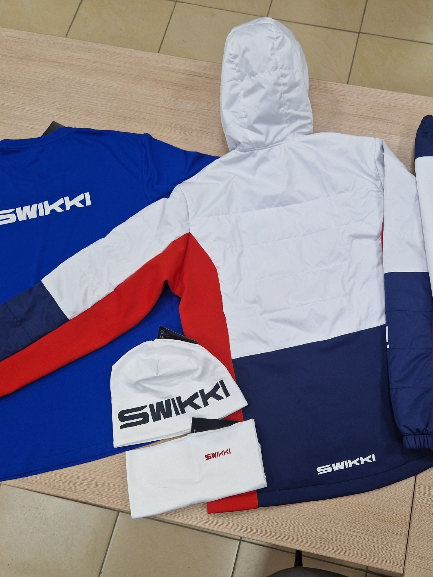 Шапка спортивная SWIKKI