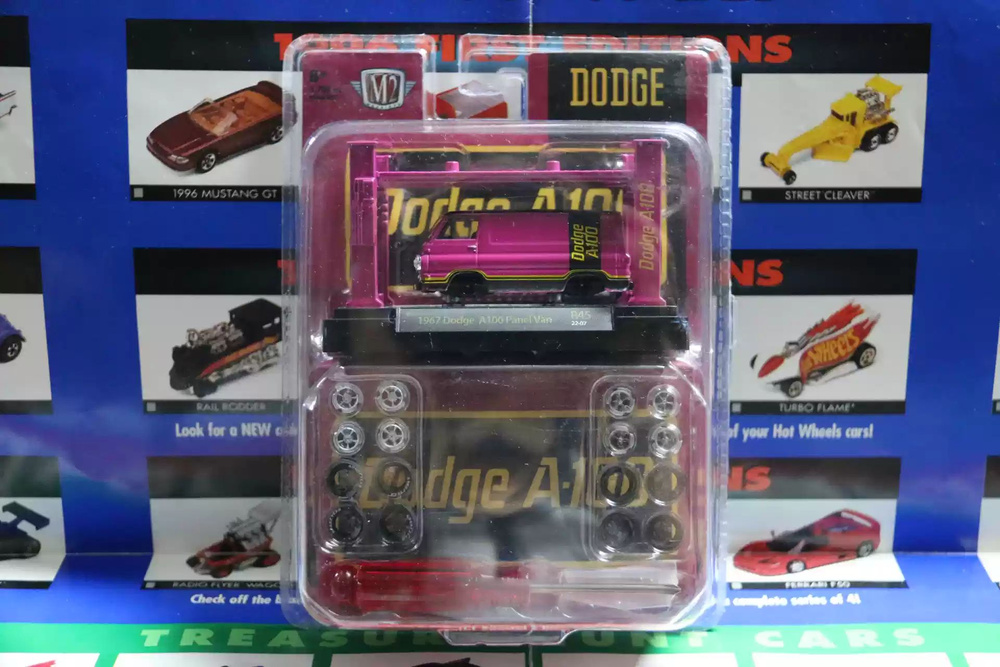 Машинка 1/64 M2 Machines Car model toy 1967 Dodge A100 Panel Van #1