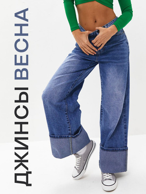 Қыз трусисыз джинсы шалбарын төмен түсірді Қыз трусисыз джинсы шалбарын төмен түсірді