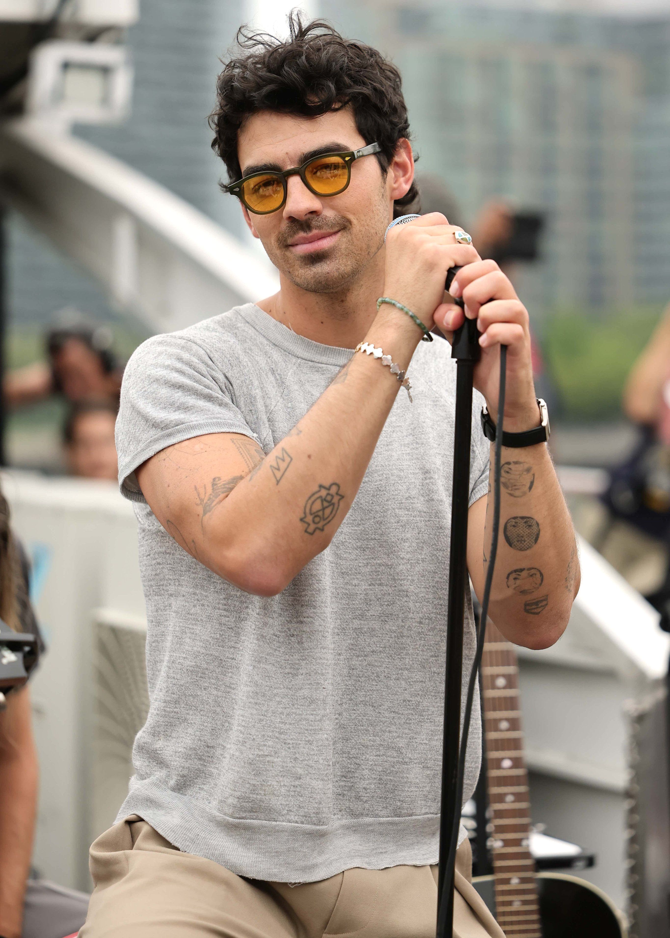 how old was joe jonas