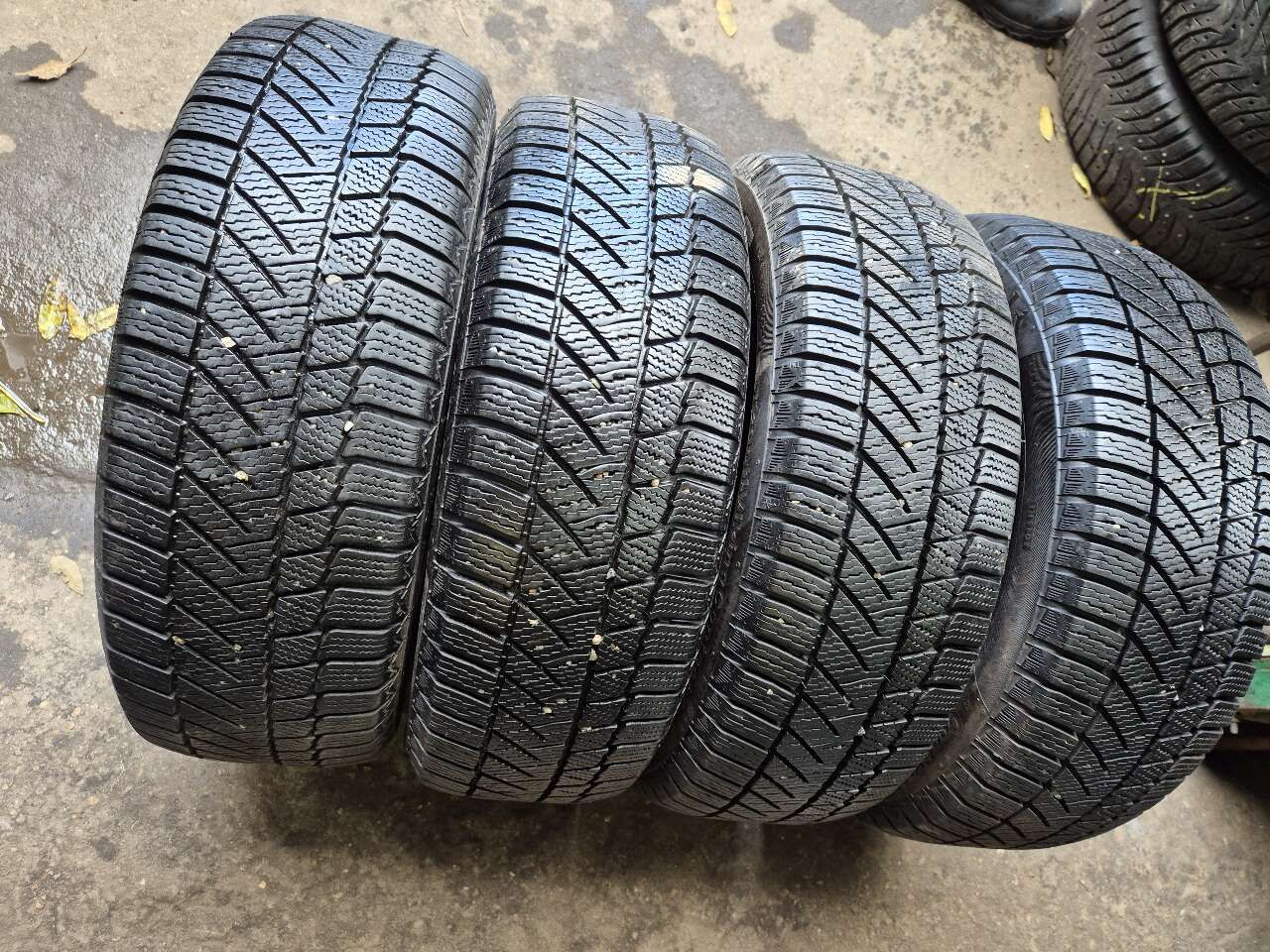 ContinentalContiVikingContact64шт.7.5мм3f759111ktШиныспробегомзимние185/60R1588TНешипованные