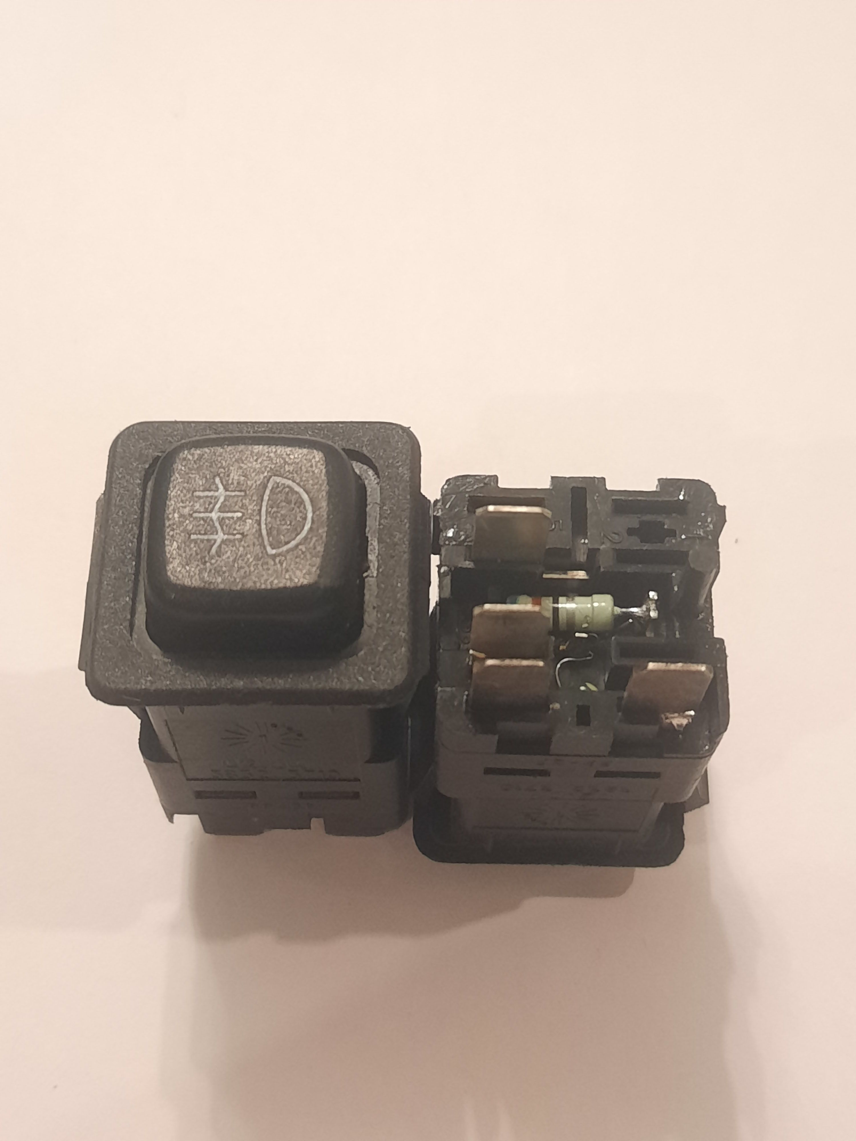 Выключательпротив.фонарей3832.3710-02.04.(Ценаза1шт.)