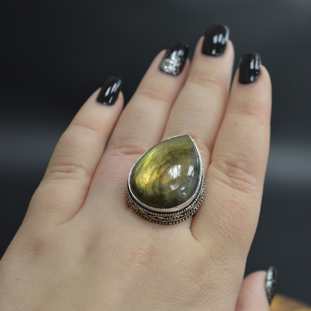 Кольцо с лабрадоритом 19 размер (латунь с серебряным покрытием, кольцо с натуральным крупным камнем) #1