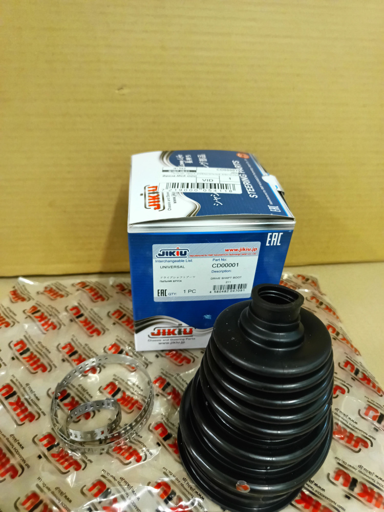 Жалаңаш қыздар өздерінің сүйкімділігін көрсетеді