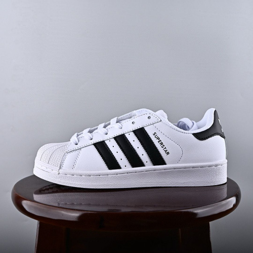 Superstar 2024 adidas model