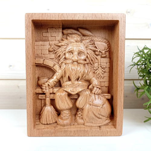 славянский оберег домовой в виде деревянной фигурки