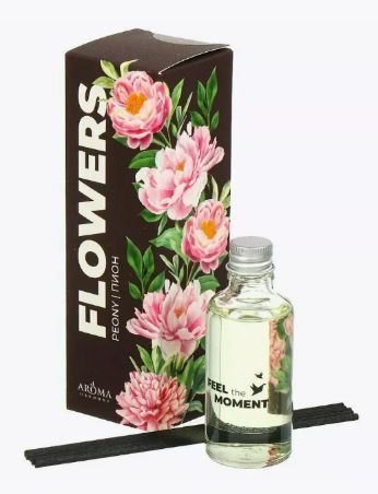 Aroma Harmony, диффузор ароматический Peony, 50мл. В композиции нежные и чувственные ароматы пиона, розы и жасмина переплетаются с нотами замши и красного яблока. Воздушный, прозрачный, чуть сладковатый — этот аромат полностью передает атмосферу спокойного и умиротворяющего отдыха, легкий, чуть меланхоличный, пронизанный чувственной и нежной атмосферой. 50 и 100 мл в наборе черные фибровые палки. 1. Открутить крышку. 2. Вынуть пробку. 3. Вставить палочки. 4. Для того, чтобы поддерживать уровень ароматизации на должном уровне, периодически переворачивайте палочки.