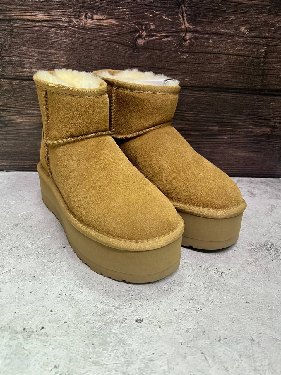 Длинные томатные угги