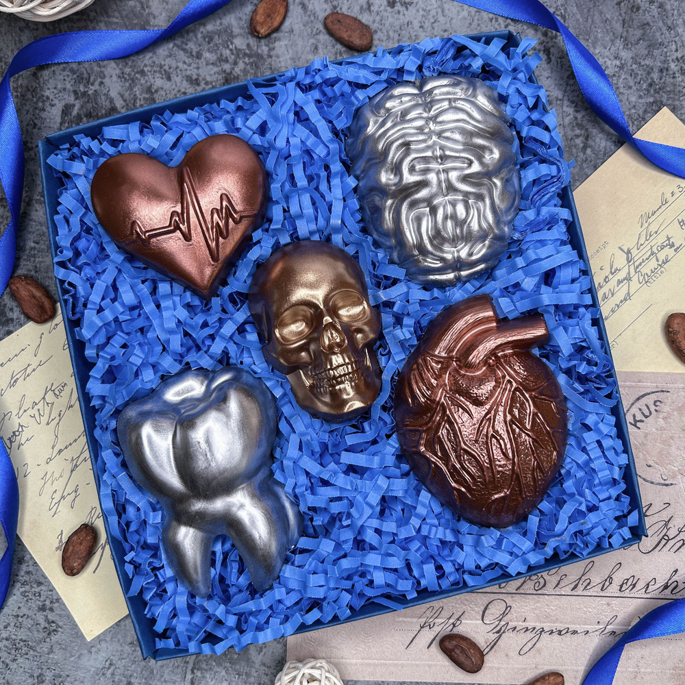Шоколадный набор iChoco "Анатомический", бельгийский молочный шоколад, 300 гр. / набор: сердце + череп #1