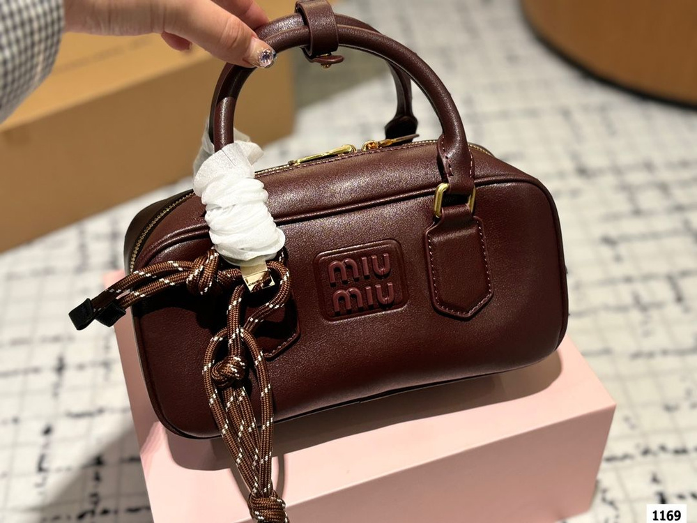 miu miumiu Саквояж #1