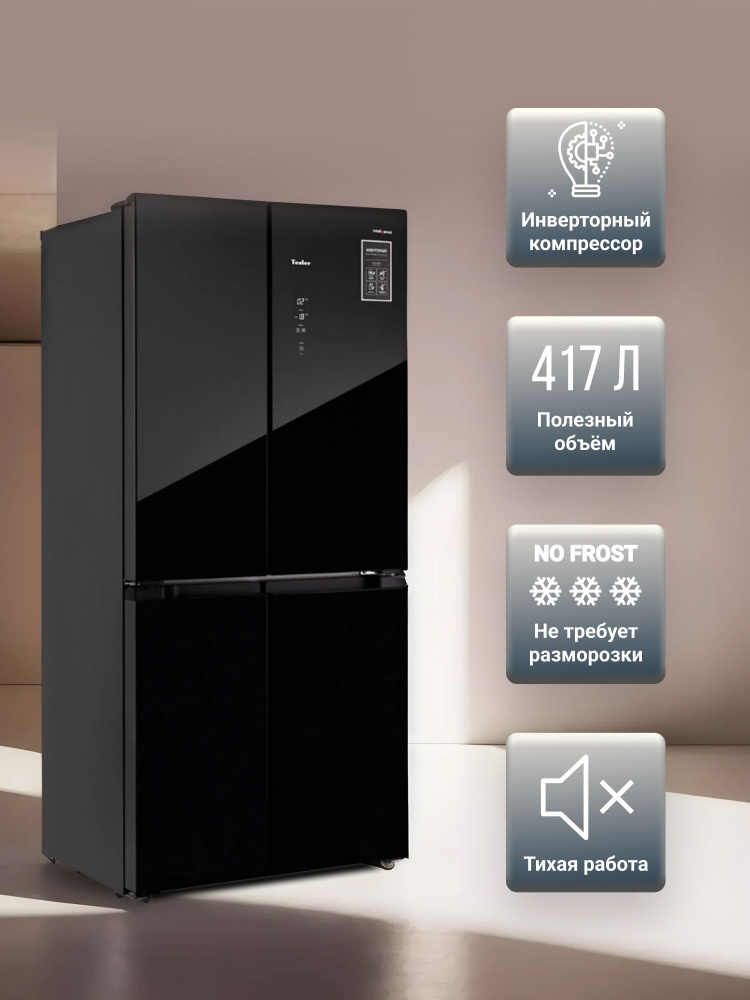 Киска леггинстерде шығып тұр