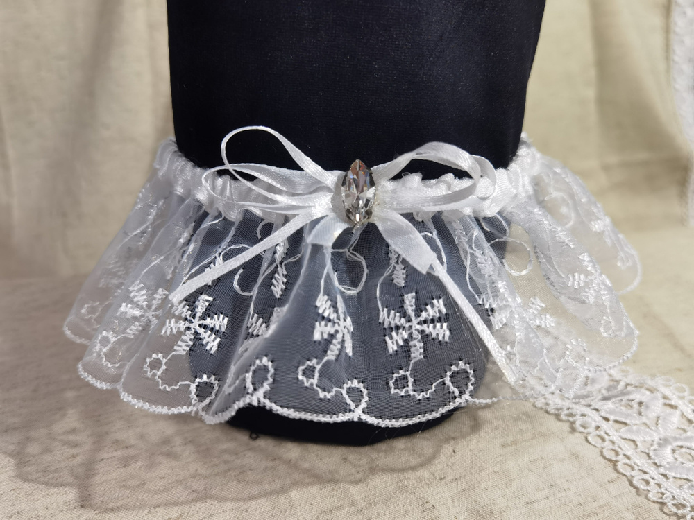 Подвязка для невесты "Нежность", в белом цвете с бантиком и брошью.  #1