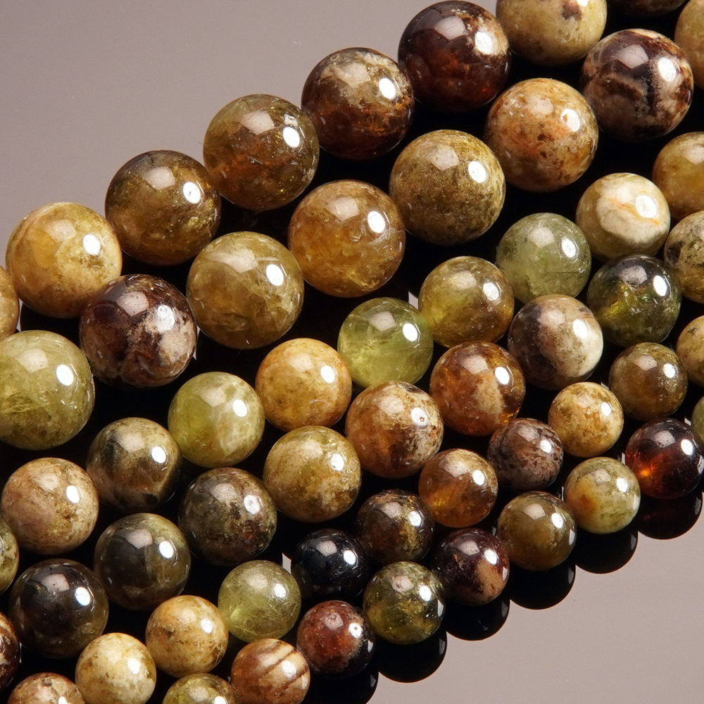 Гранат зелёный (гроссуляр) 10 мм, бусины на нитке (около 36 шт ...