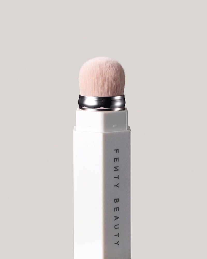 Fenty Beauty Кисть косметическая Для контуринга - купить с доставкой по ...