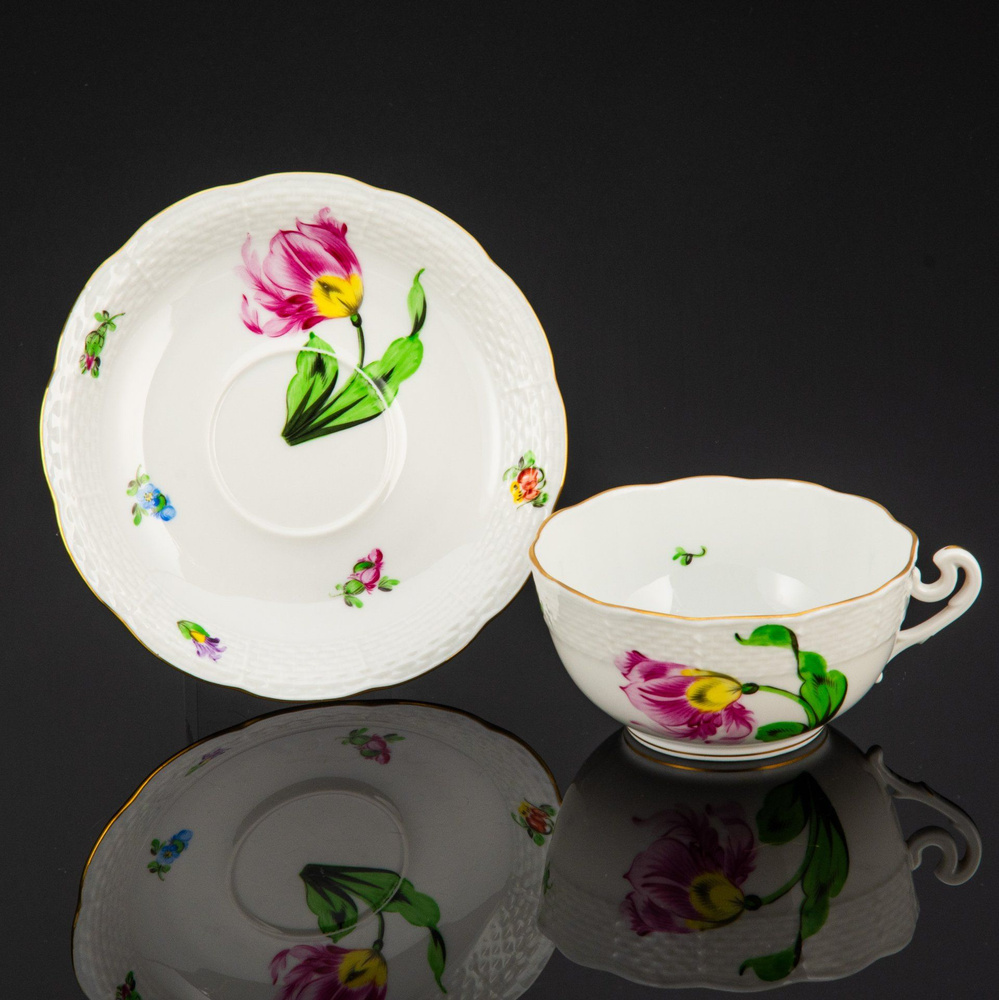 Чайная пара, выполненнаяв дизайне Kitty KYс изображением розового тюльпана, фарфор, роспись, золочение, #1