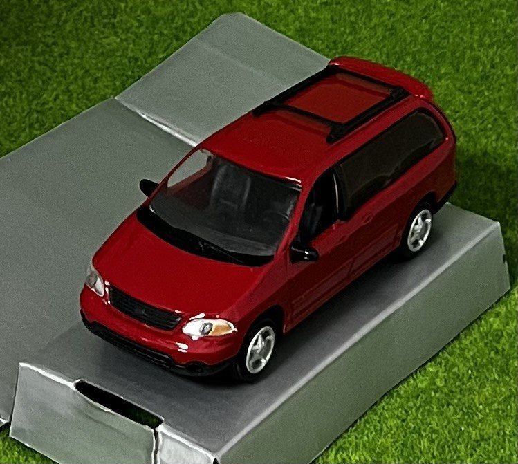 Модель Автомобиля Ford Windstar 2001 / Масштаб 1/43 / Коллекционная  #1