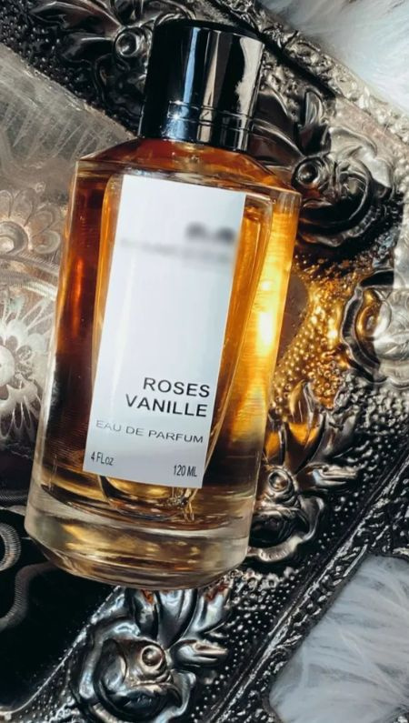 Настоящим лакомством станет для вас парфюмерная вода Roses Vanille. Ее пьянящий аромат неотразим в своем исполнении, его по достоинству сможет оценить только истинный гурман. Женщина, полюбившая чувственную композицию Roses Vanille за сладость и терпкость всегда в центре внимания, ибо уверена в своей неотразимости.  Верхние ноты: цитрусовые ноты, вода  Ноты сердца: роза, сахарБазовые   ноты: мускус, ваниль, сахар, белый кедр