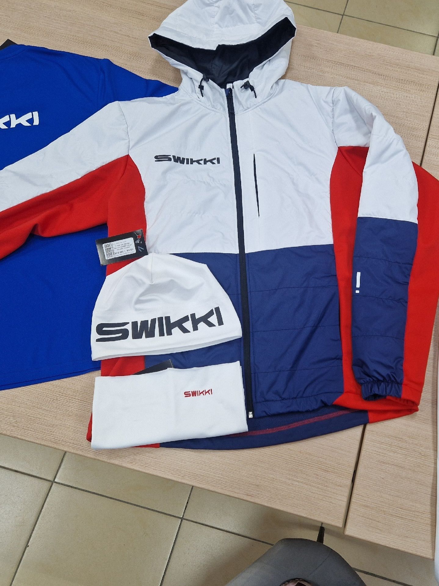 Шапка спортивная SWIKKI