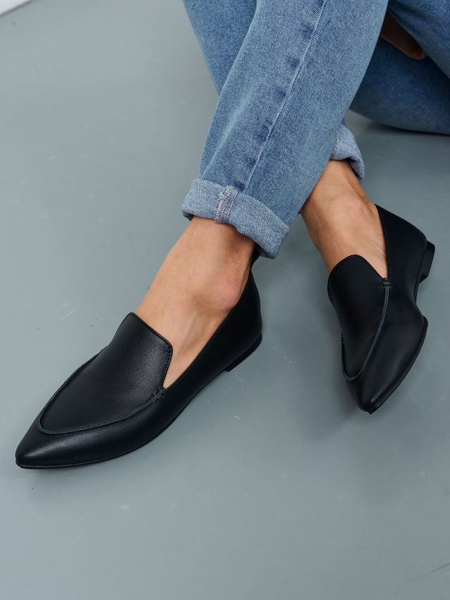 Туфли london rebel. Лоферы aimosi. Остроносые лоферы женские. Лоферы с острым носом. Лоферы остроносые женские.