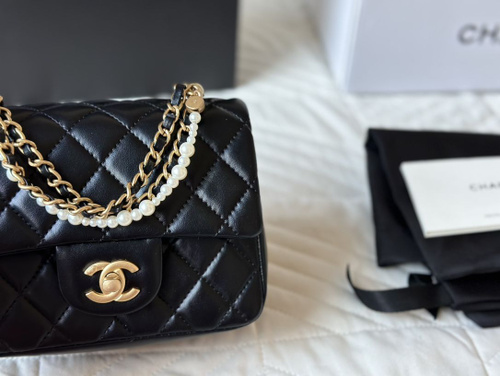 Chanel подняла цены на популярную модель сумки на $3000 за три года