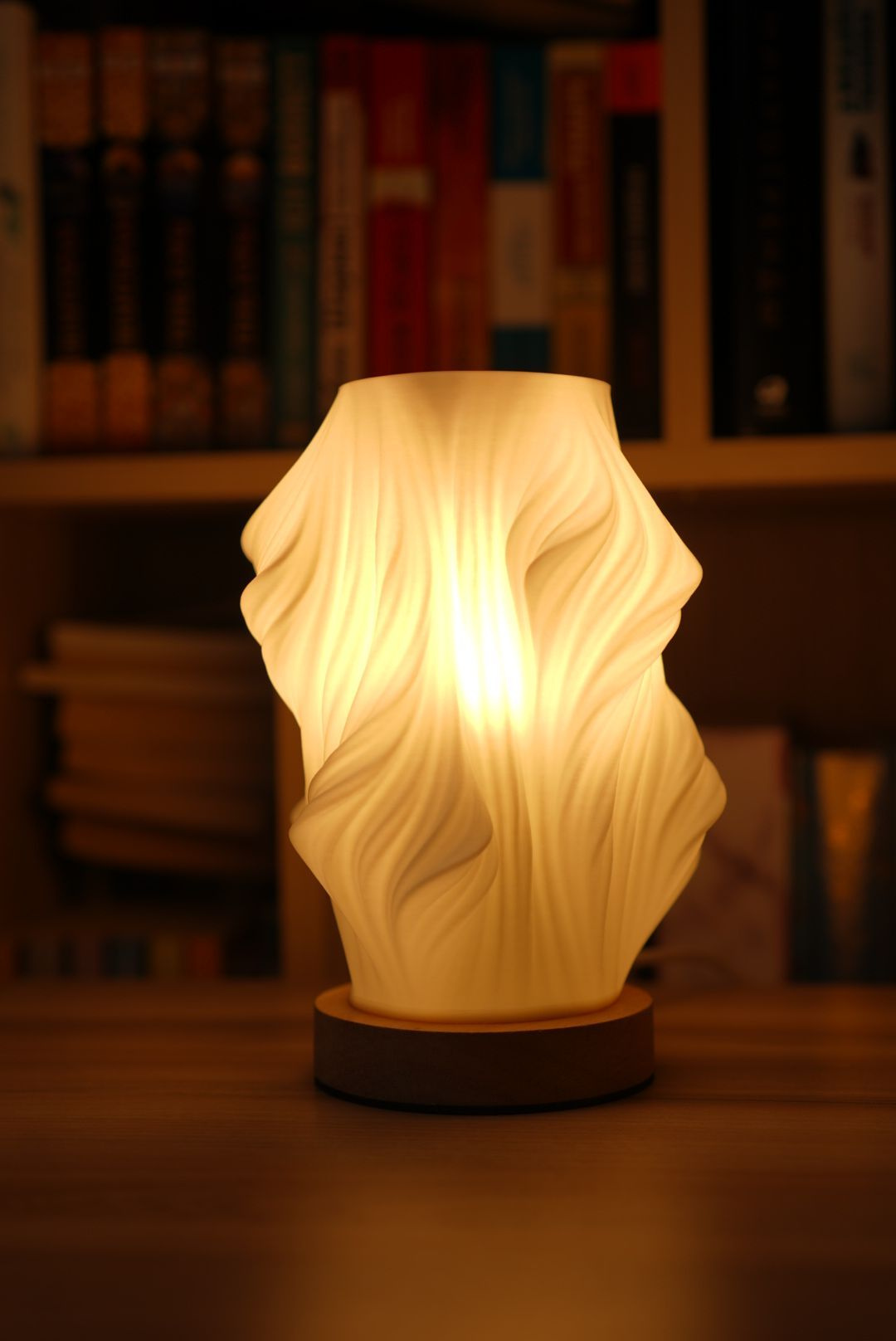 https://www.ozon.ru/product/lampa-nastolnaya-svetilnik-prikrovatnyy-dlya-dekora-doma-1607192250/?from_sku=1607280052&oos_search=false