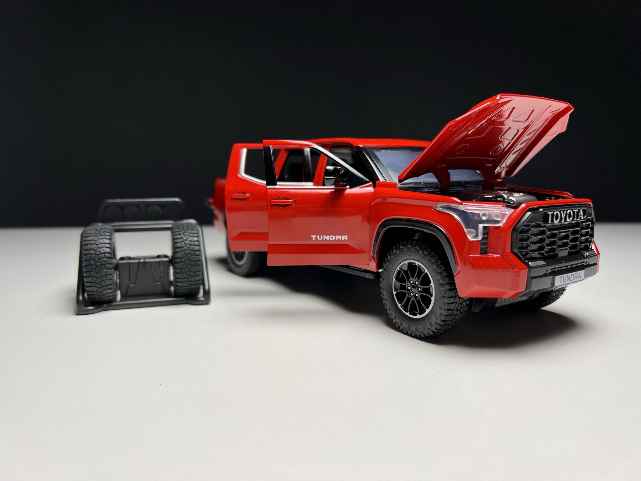 Металлический автомобиль Toyota Tundra 1:24, коллекционная модель  автомобиля для взрослых, детская игрушечная машинка с эффектом звука и  света,22,1,Красный,красный - купить с доставкой по выгодным ценам в  интернет-магазине OZON (1449324922)