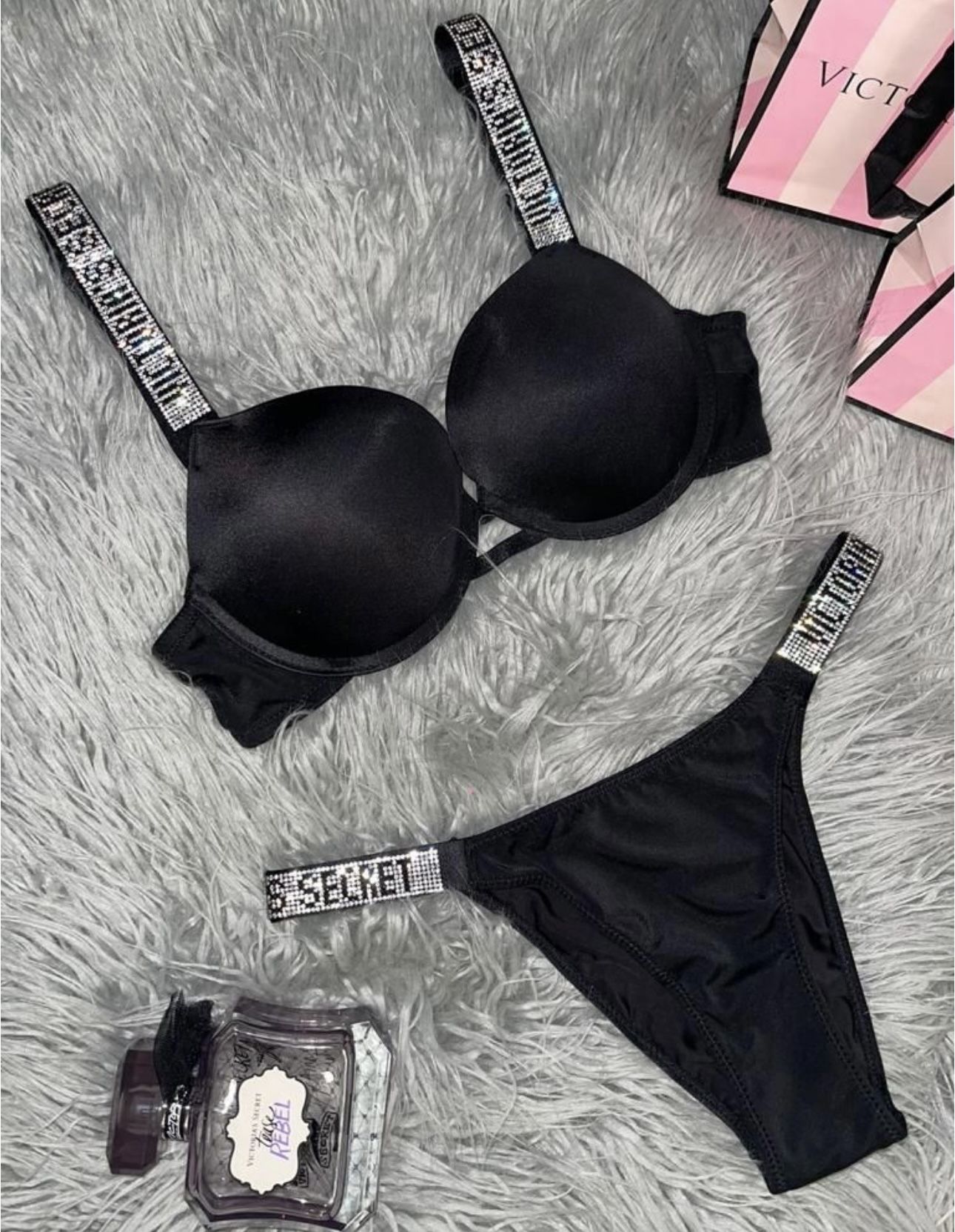 Комплект белья Женский Victoria's Secret черный, размер 80B купить