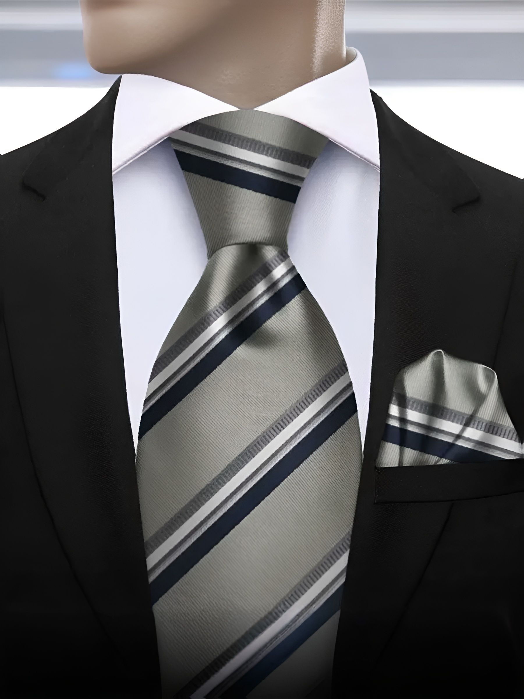 Свадебный костюм с галстуком