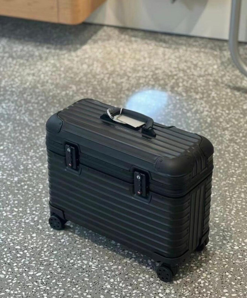 旅行かばん・小分けバッグ rimowa pilot Black Чемодан rimowa pilot алюминий ручная кладь купить на OZON по