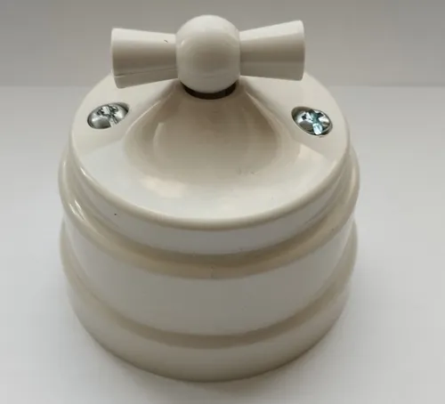 Выключатель поворотный пластиковый для открытой установки в стиле ретро, цвет бежевый