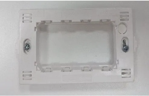 Суппорт BTICINO Living 4 модуля с винтами