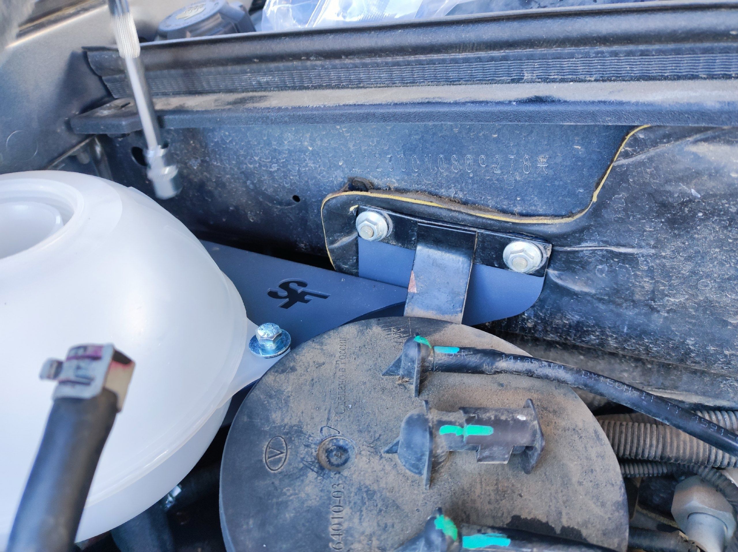 Расширительный бачок VAG с кронштейном для установки на ВАЗ 2123 ...