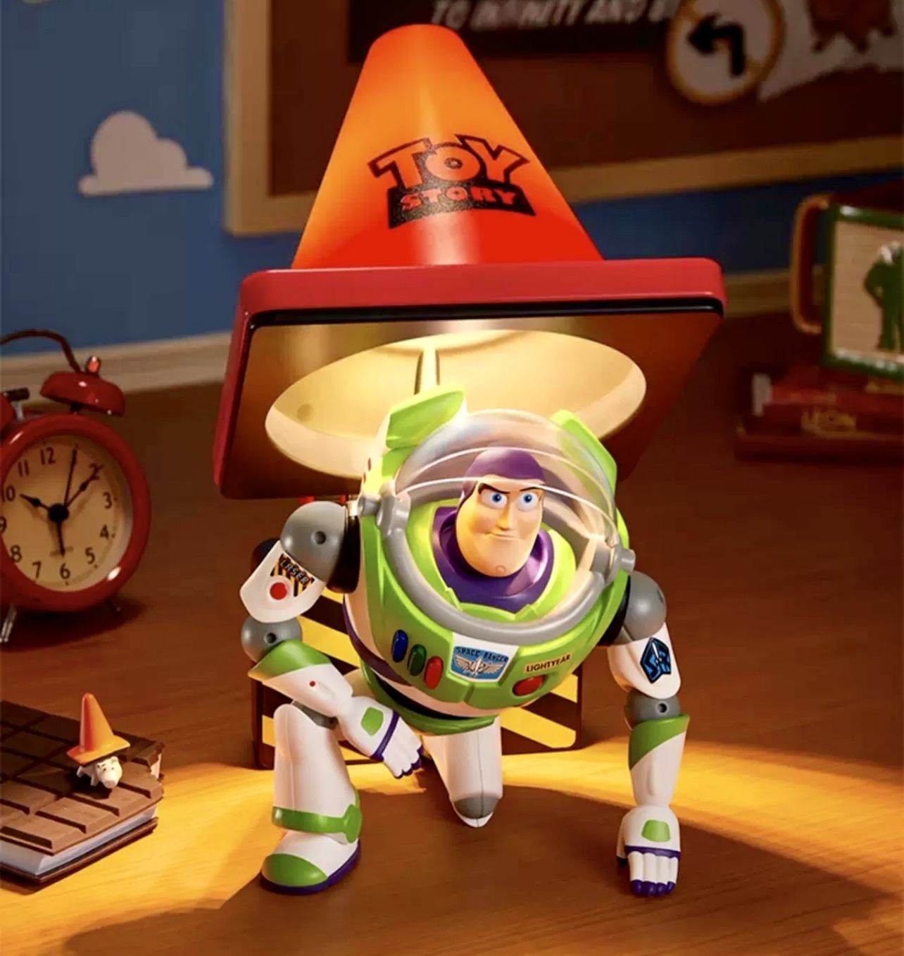 История Игрушек: Премиум Фигурка-ночник Базз Лайтер в Конусе Disney, Pixar, Toy Story