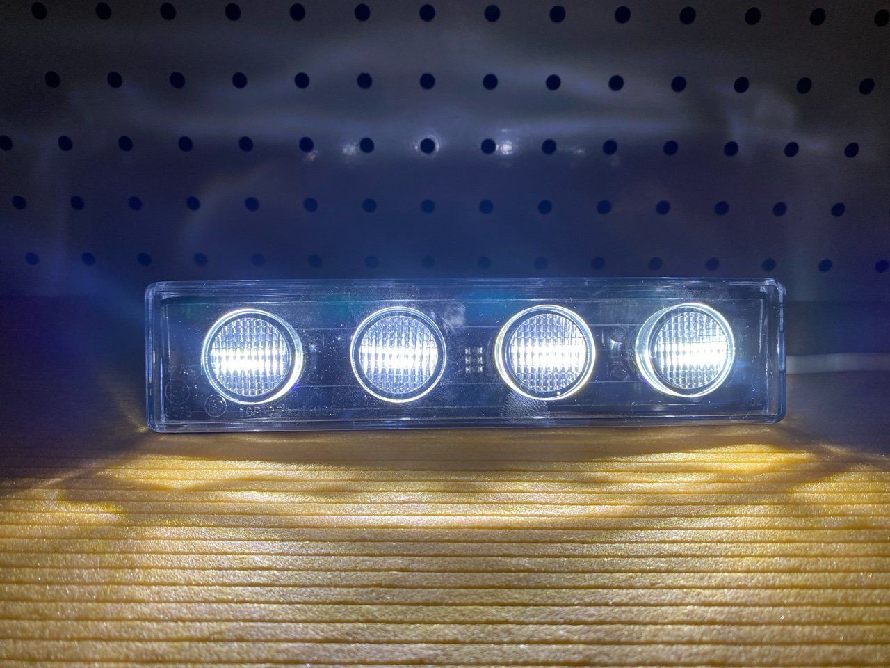 Фонарь габаритный в козырек кабины белый LED Скания 4 и 5 купить