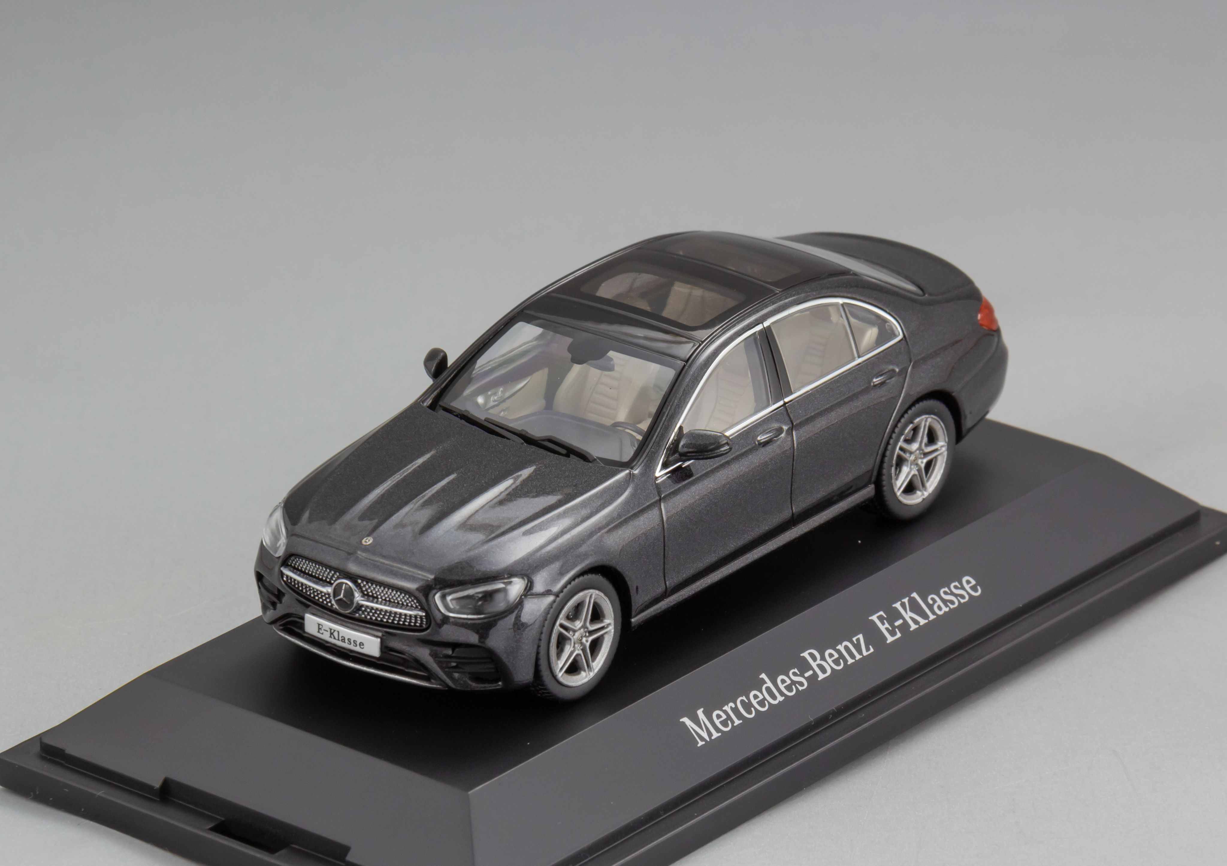 ヨ*シ様 Norev Mercedes-Benz E klasse coupe 1:43 Mercedes-Benz E-Klasse - AMG Line - W213, коллекционная