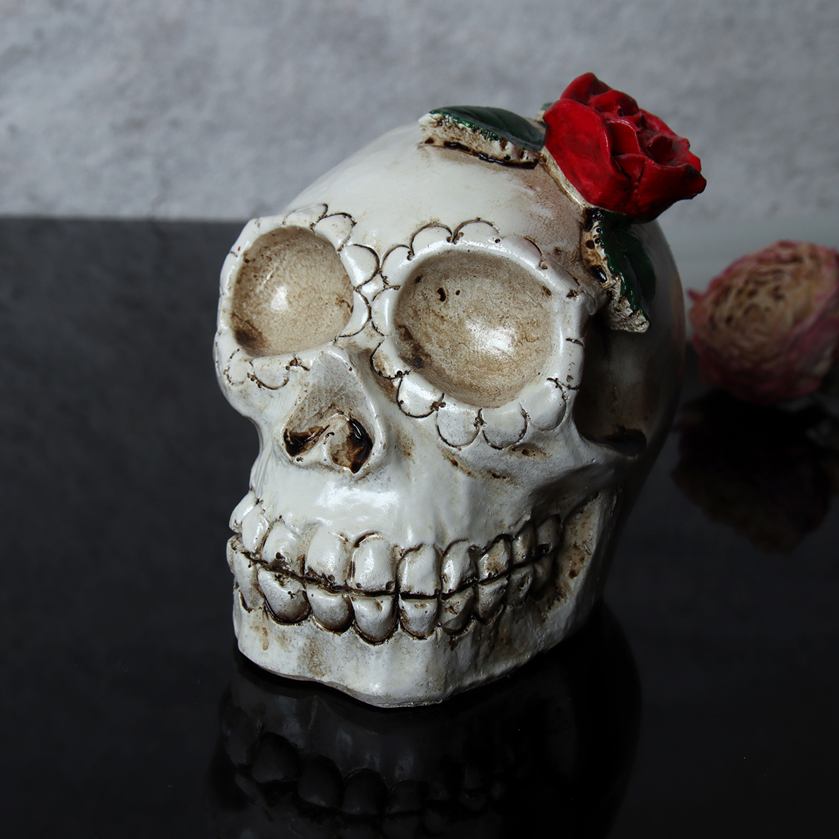 Декоративная статуэтка Череп с LED-подсветкой, полистоун, 7 см Декоративная статуэтка Череп с LED-подсветкой, полистоун, 7 см