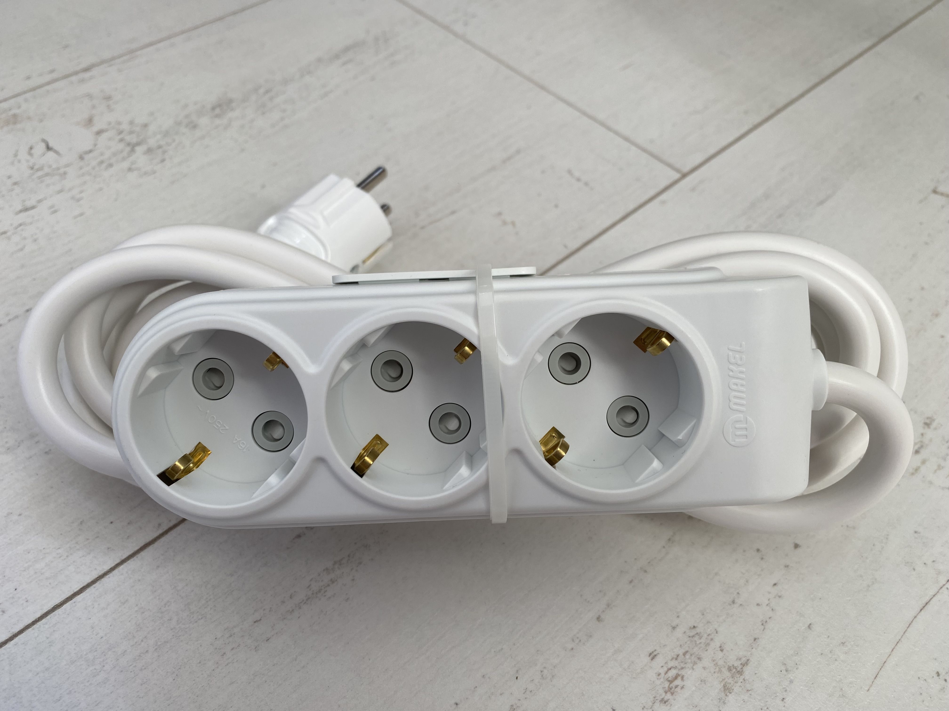 Удлинительсиловой3х2.5мм2белый,3розетки3.0метра.