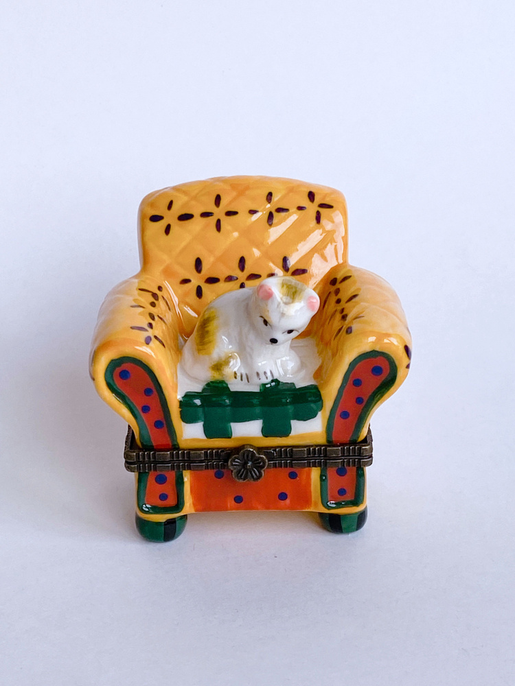Винтажная шкатулка из фарфора Котик на кресле #1