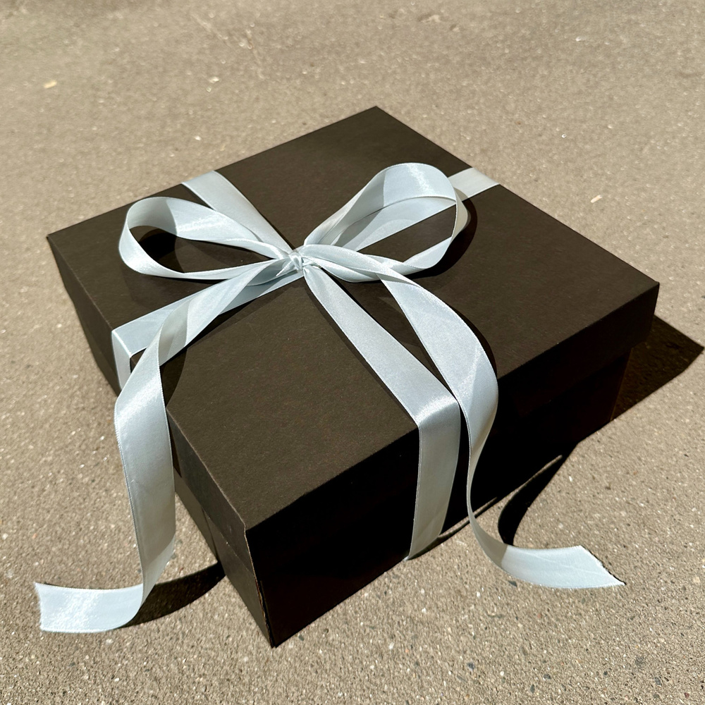 Черная подарочная коробка GILEV 25х25х12см с крышкой и наполнителем  #1