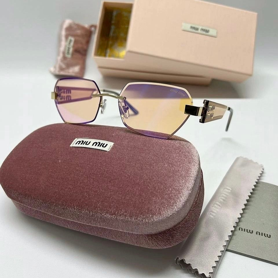 Очки солнцезащитные Miu Miu #1