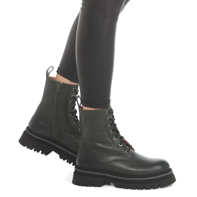 U ozini eshakda sikishga ruxsat berdi