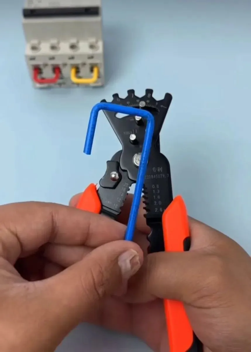 Сгибательдляпроводов,обжимки,электрика.