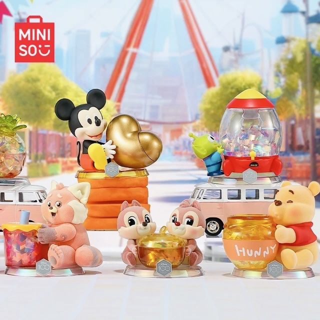 Фигурки Disney 100 (одна наугад) Счастливые Объятия: Микки, чип и Дейл, Винни пух Стич и другие