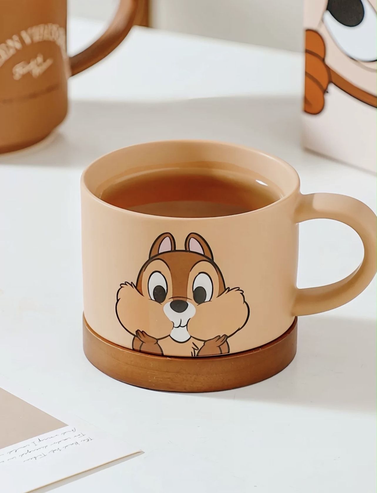 Disney / Дисней, премиум-кружка Чип из серии Чип и Дейл с деревянной основой