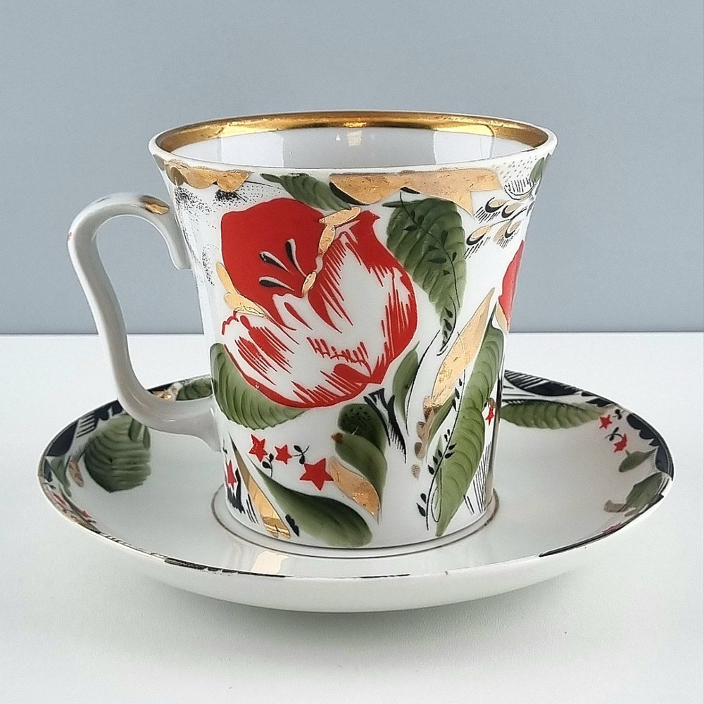 Винтажный бокал для чая с блюдцем "Красный тюльпан". Фарфор ЛФЗ. СССР ...