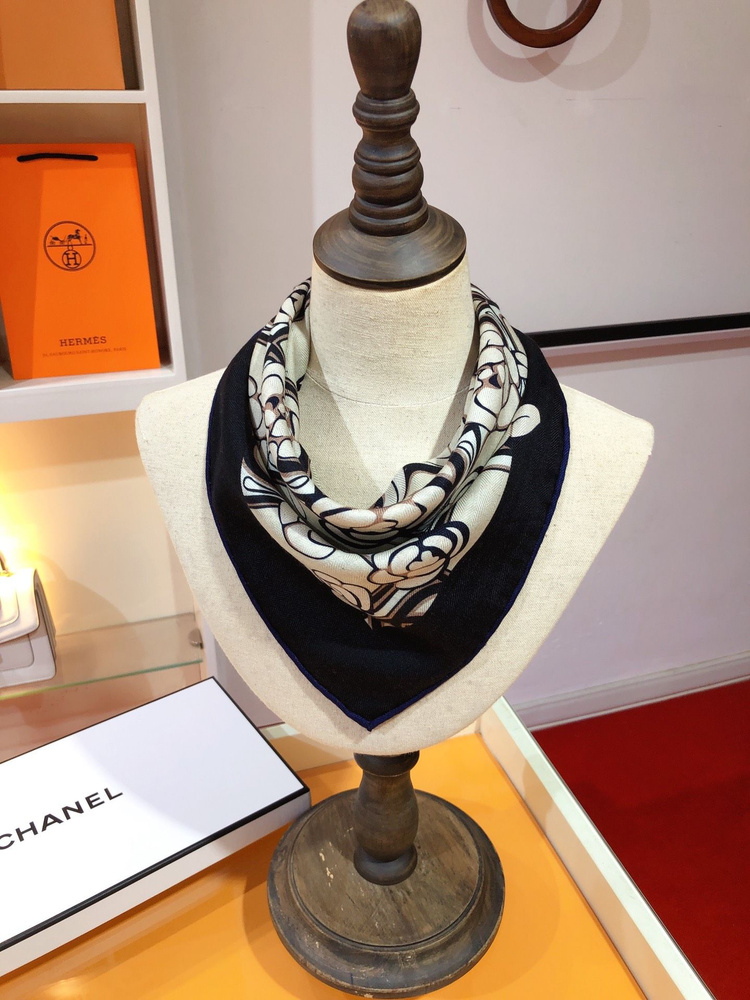 Шарф твилли Chanel - купить с доставкой по выгодным ценам в интернет ...
