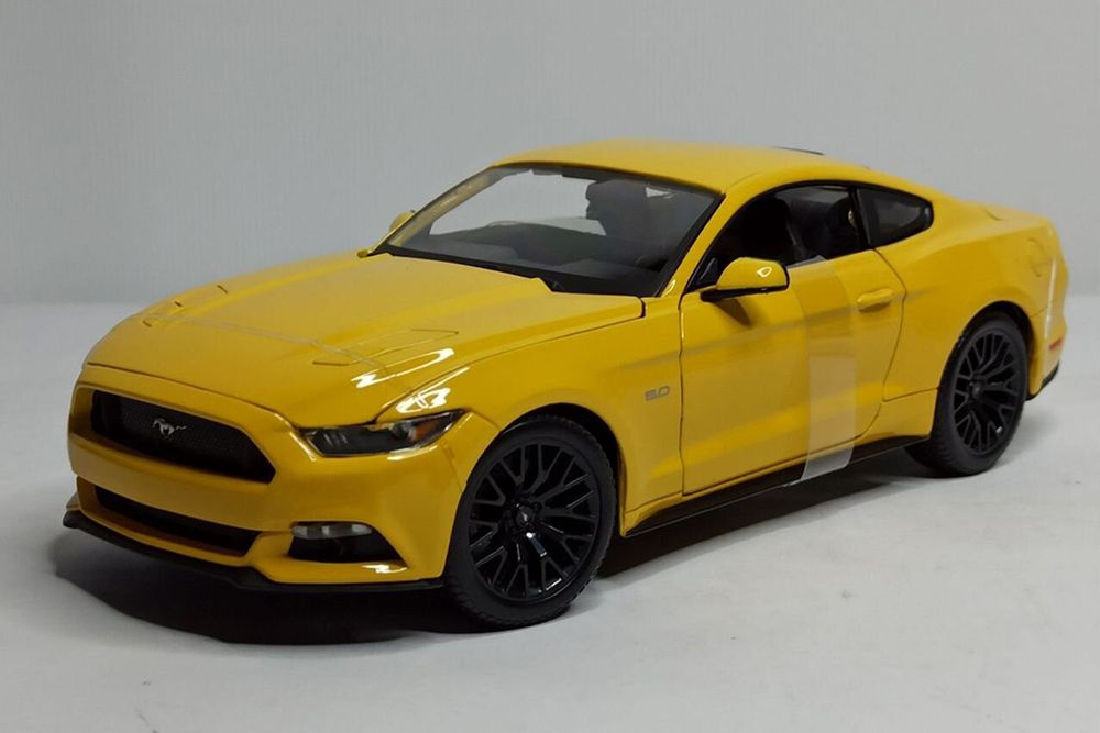 Модель коллекционная Ford mustang 2015 yellow 1:18 maisto #1