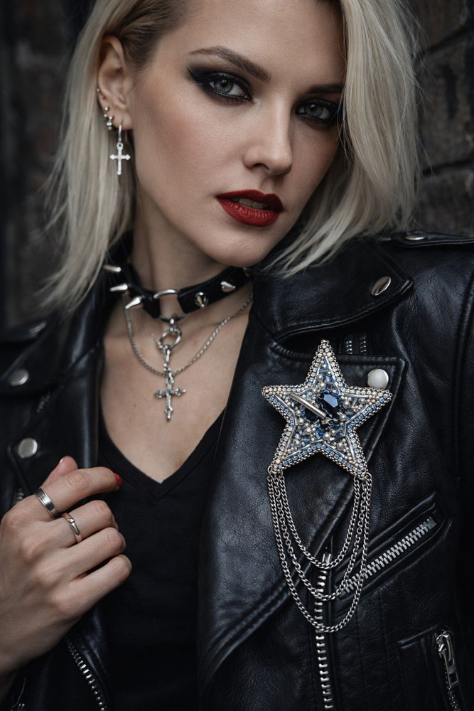 Julia Batirova Брошь #1