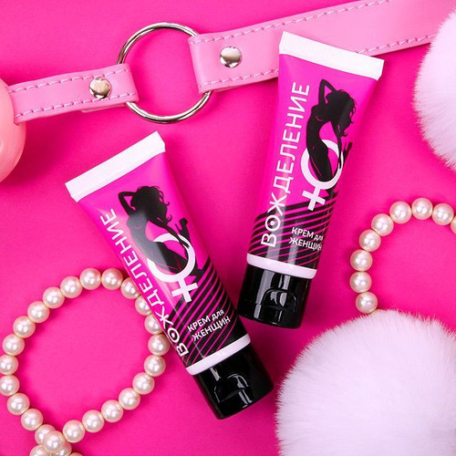 Жалаңаш француз актрисасы Эммануэль Берт